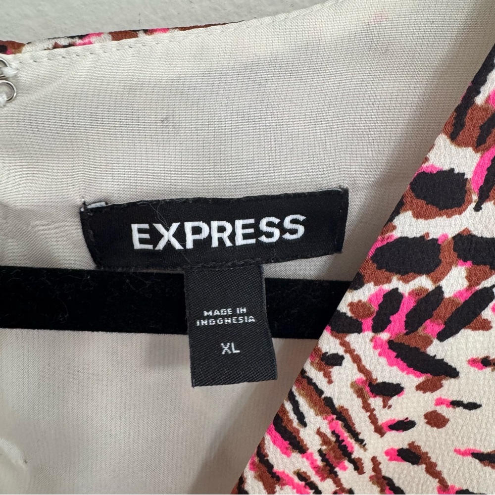 Express Ruched Front Midi Dress - Picture 5 of 7